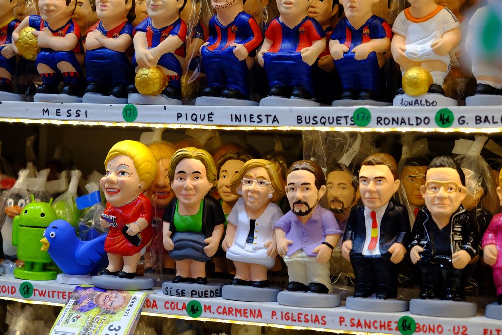 Fira de Santa Llúcia 2015. Parades amb caganers de personatges famosos