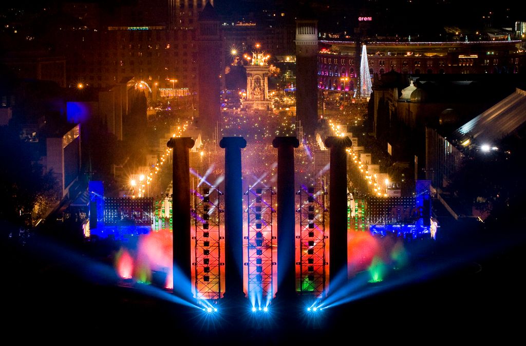 Festa de Cap d'Any 2015 a Montjuïc. Espectacle de llums vist des del MNAC