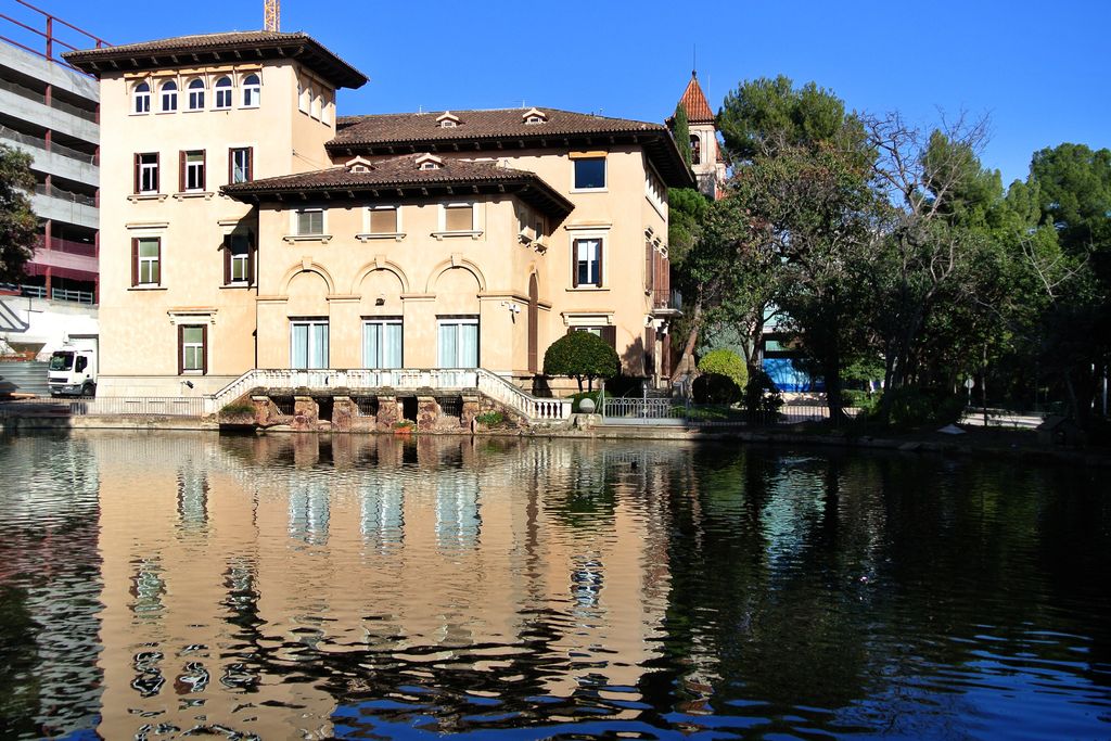 Torre Girona. Casa i llac artificial