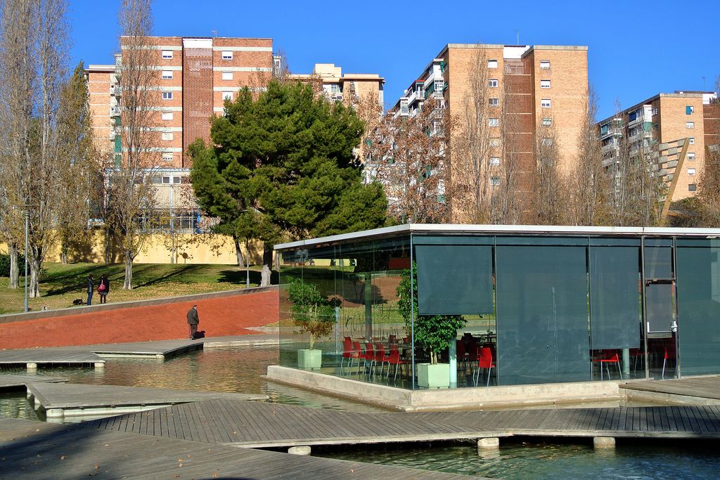 Parc Tecnològic BCN Nord. Llac i cafeteria