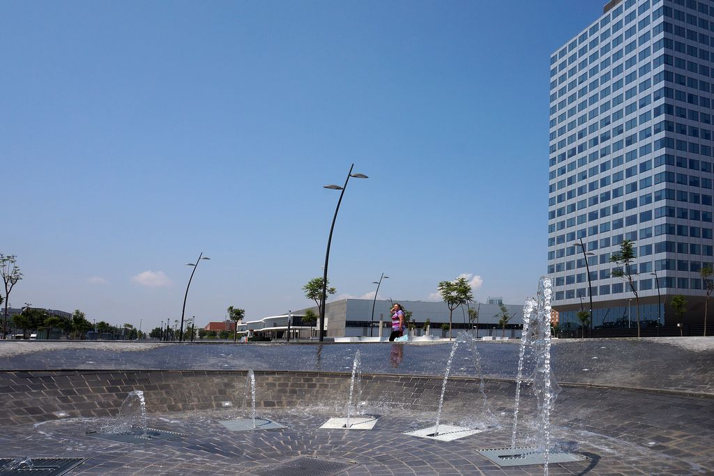 Plaça de la Porta Firal. Font