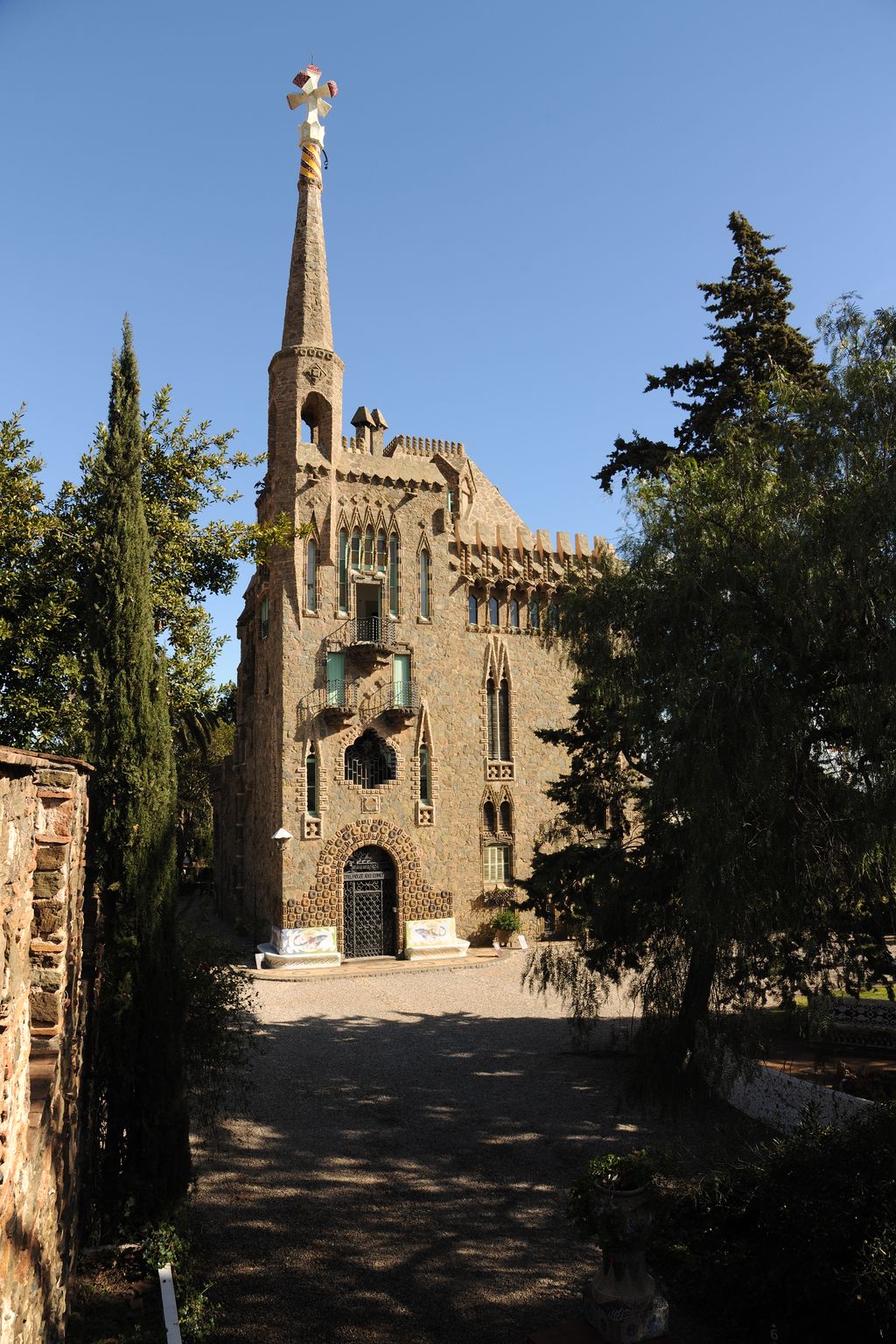 Torre Bellesguard - Casa Figueres. Edifici vist des del jardí