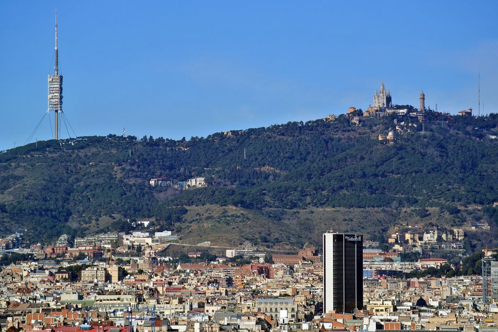 Muntanya de Collserola amb la torre de comunicació i el Tibidabo