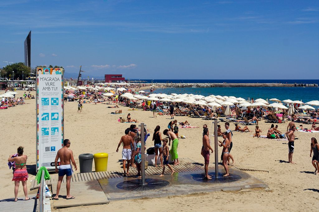 Platja de la Nova Icària. Zona de dutxes