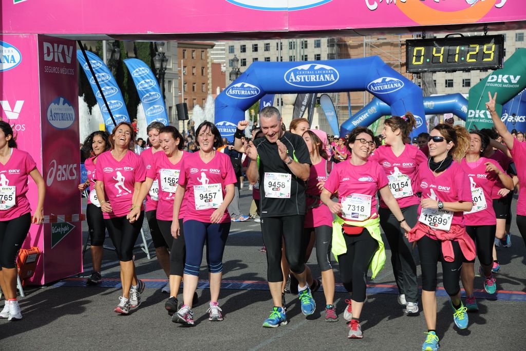 Cursa contra el càncer de mama. Participants a l'arribada