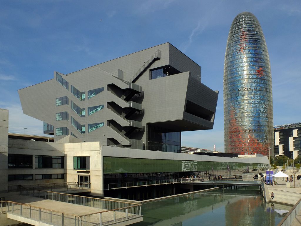 Museu del Disseny  i Torre Glòries durant la 080 Barcelona Fashion