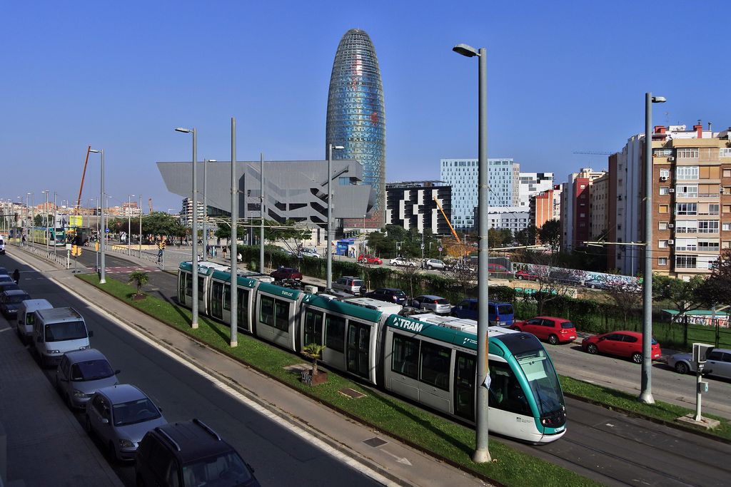 Avinguda Meridiana, tram entre Ciutadella i plaça de les Glòries Catalanes. Tramvia