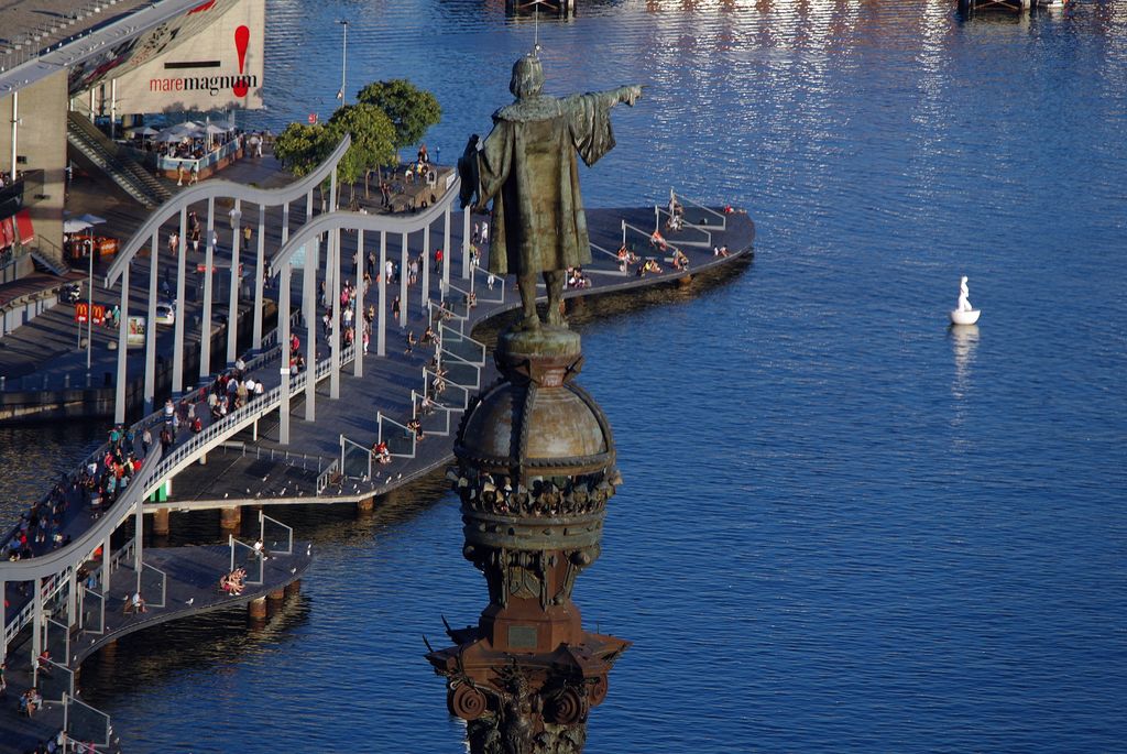 Port Olímpic monument a Colom