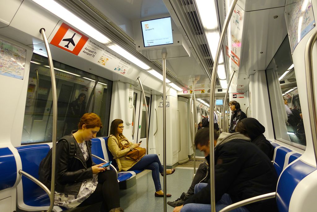 Línia 9 sud del metro. Interior dels vagons