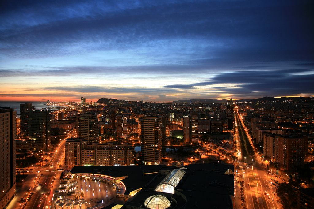 Vista de la zona de Diagonal Mar a la nit