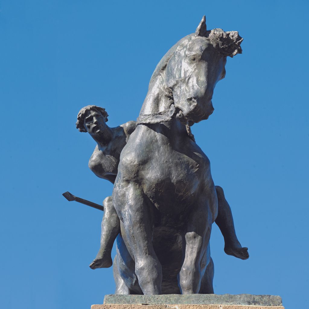 Escultura Sant Jordi triomfant, al parc de Montjuïc