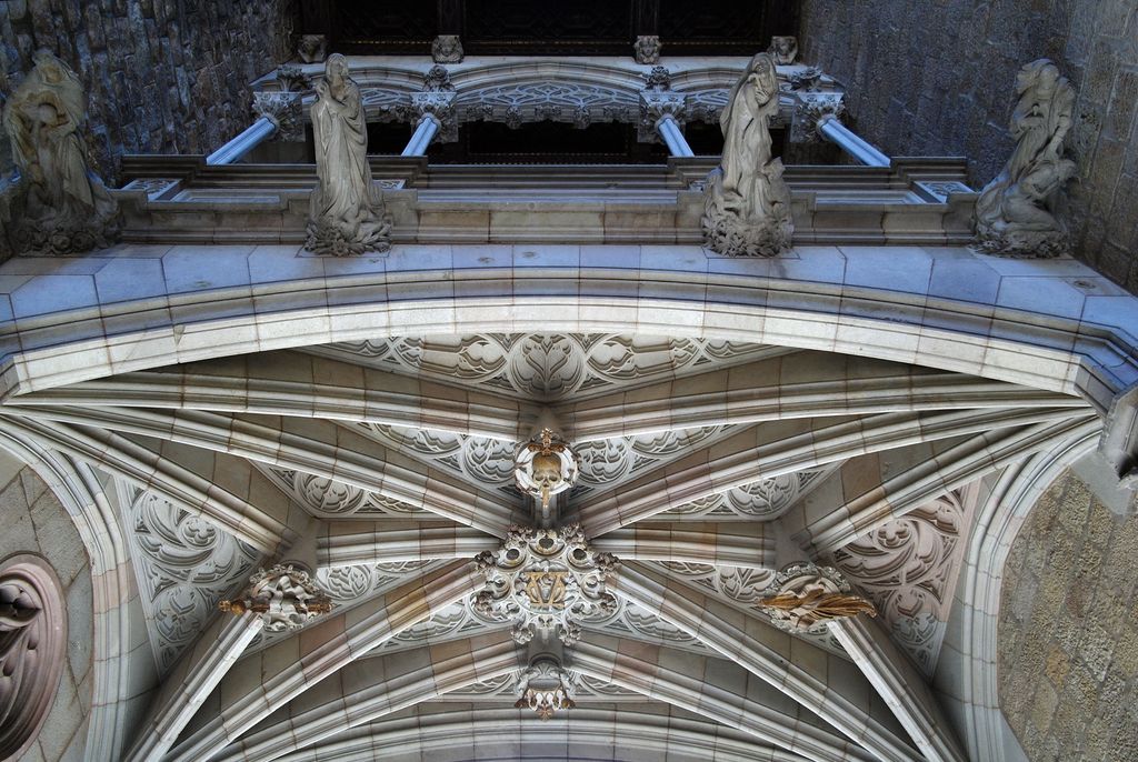 Pont del carrer del Bisbe. Arcs de la part inferior