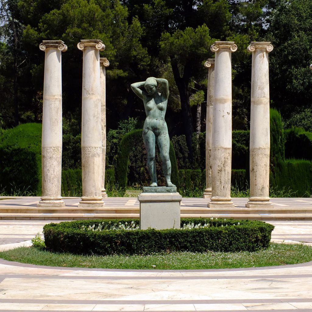 Palauet Albéniz. Escultura Serena 