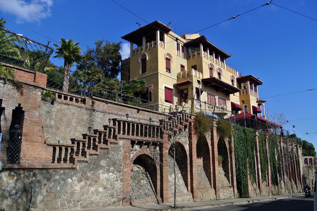 Casa Casacuberta. Casa i murs exteriors