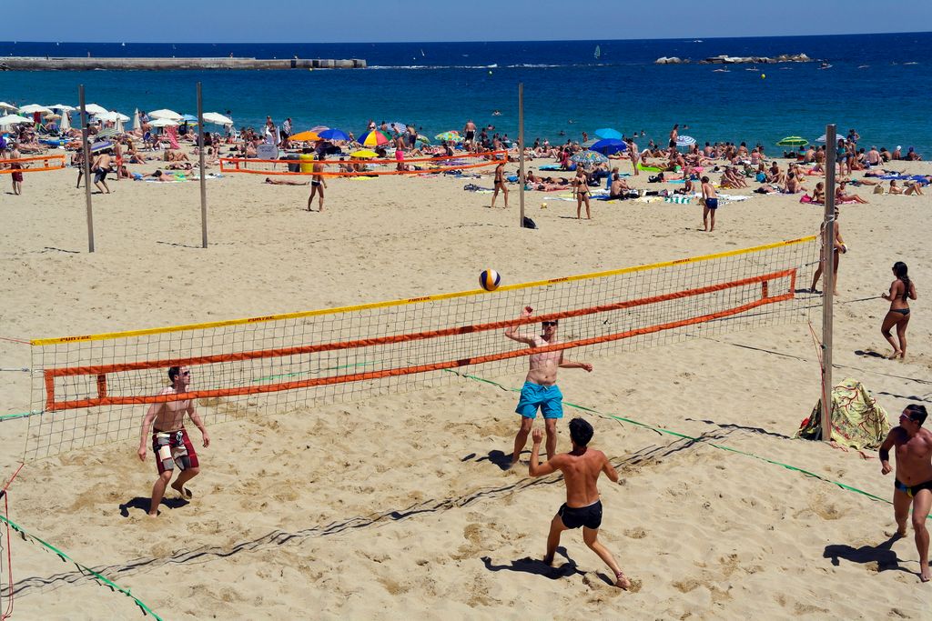 Platja de la Nova Icària. Voleibol de platja