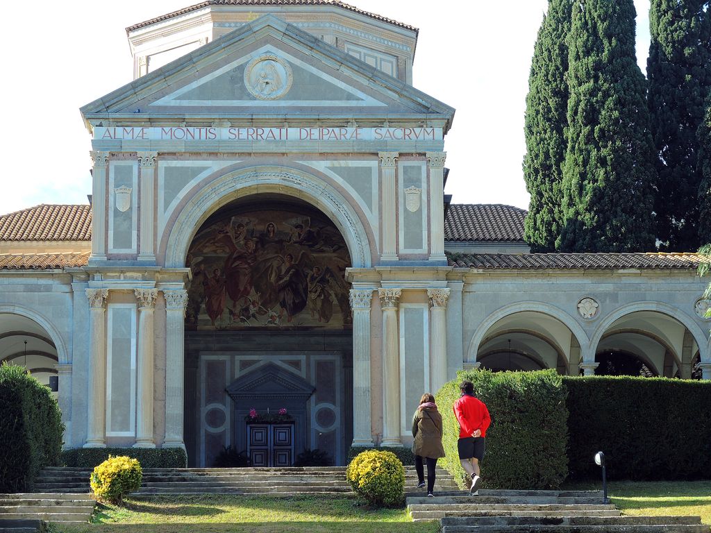 Església de Santa Maria Reina. Nàrtex d'entrada i cúpula