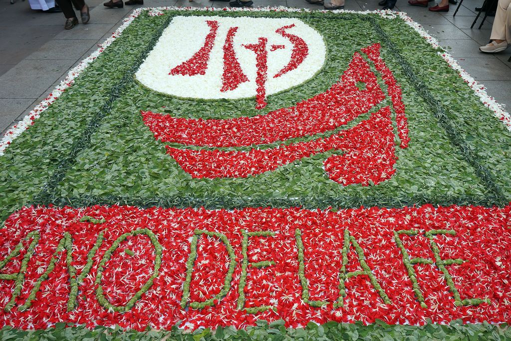 Corpus. Missa i processó. Catifes de flors