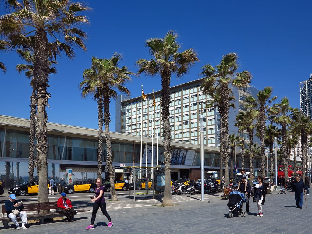 Hospital del Mar. Façana del passeig Marítim