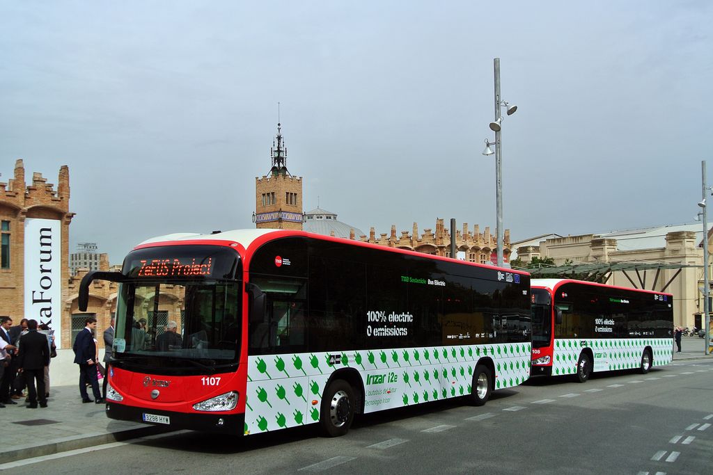 Autobusos elèctrics davant del CaixaForum