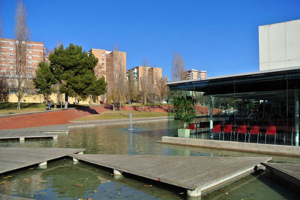 Parc Tecnològic BCN Nord. Llac i cafeteria