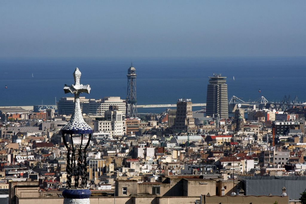 Park Güell. Vistes del telefèric i l'edifici Colon