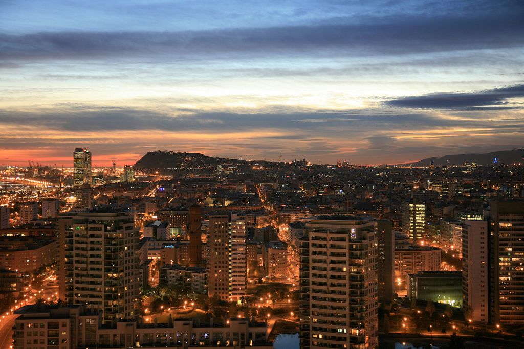 Vista de Barcelona des del port a la muntanya de Montjuïc