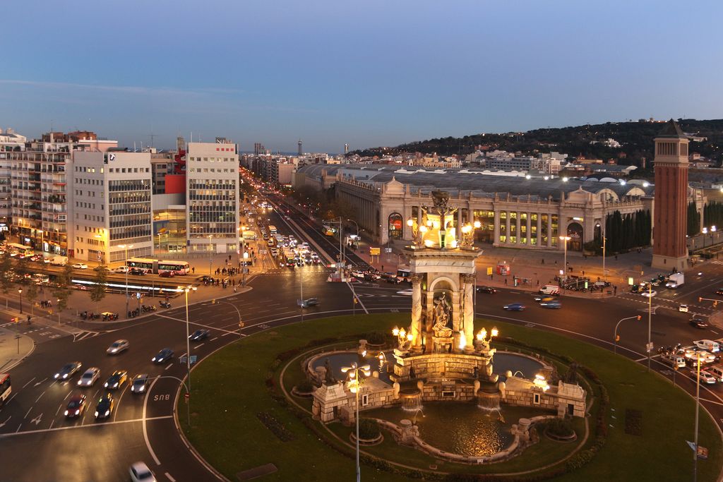 Plaça d'Espanya a la nit