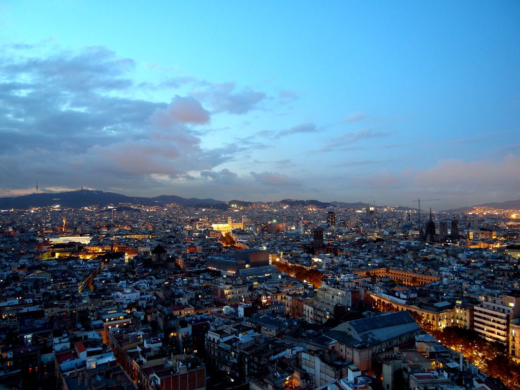 Vista panoràmica de Barcelona de mar a muntanya