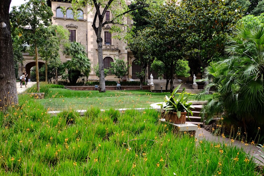 Jardins de la Fundació Julio Muñoz Ramonet (Can Fabra) i Palau del Marquès d'Alella