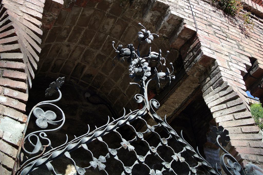 Casa Casacuberta. Detall de la forja d'una porta