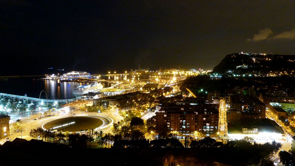 Vista nocturna i aèria del Port