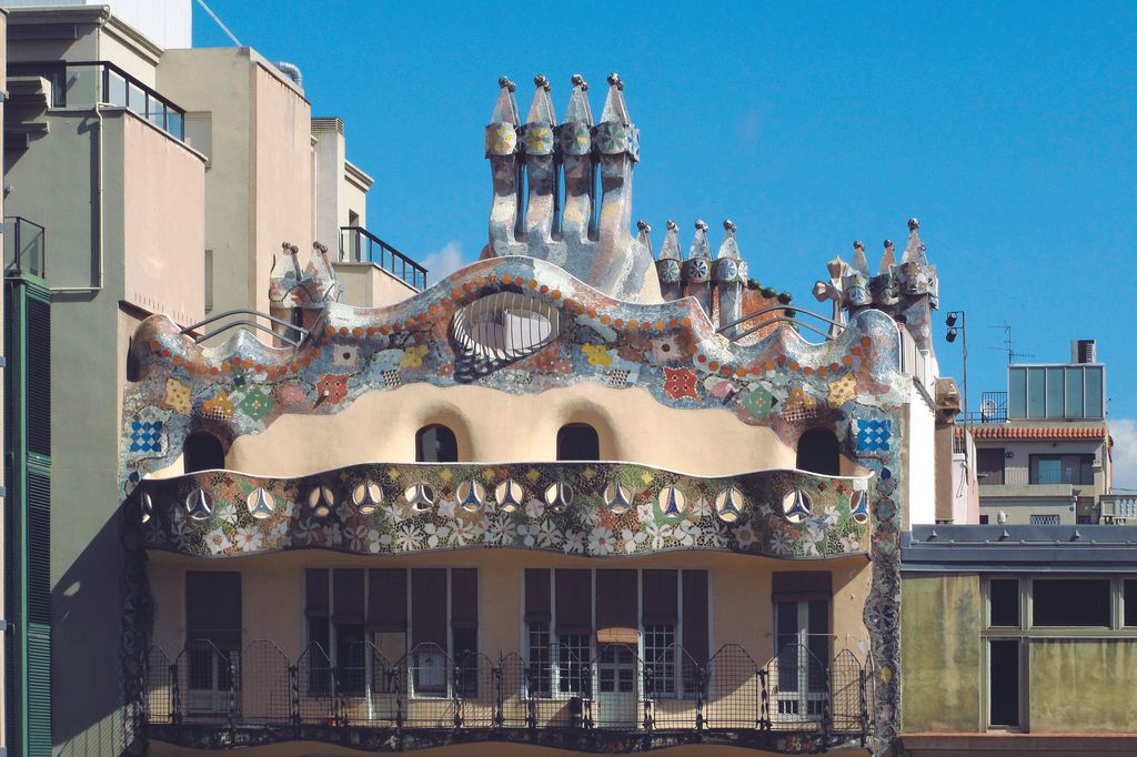 Casa Batlló. Part de darrere dels pisos superiors i terrat