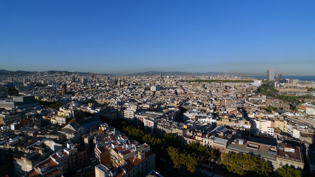 Vista panoràmica de Barcelona des de la Rambla cap al nord de la ciutat