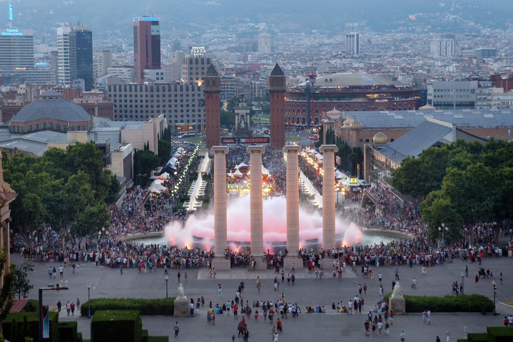 Barcelona Harley Days a l'avinguda de la Reina Maria Cristina. Font màgica