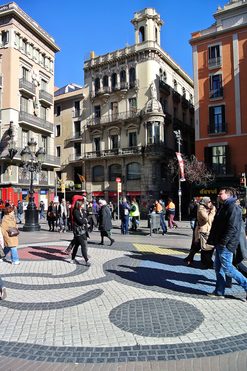 Mosaic del Pla de l'Os (paviment Miró)