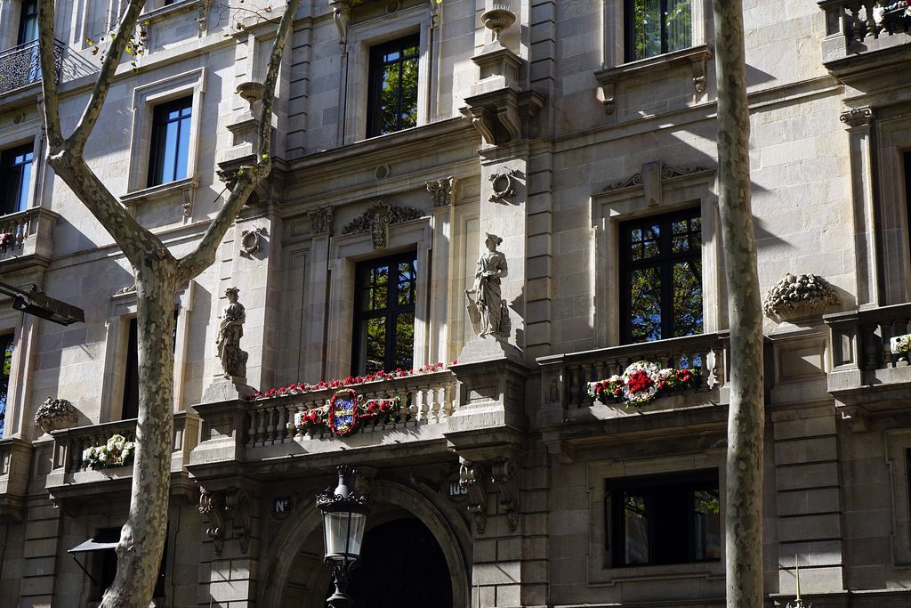 Festa del Roser. Hotel 1898. Façana decorada