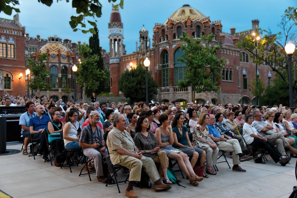 Concert de Músiques del Món a l'Hospital de Sant Pau. Públic