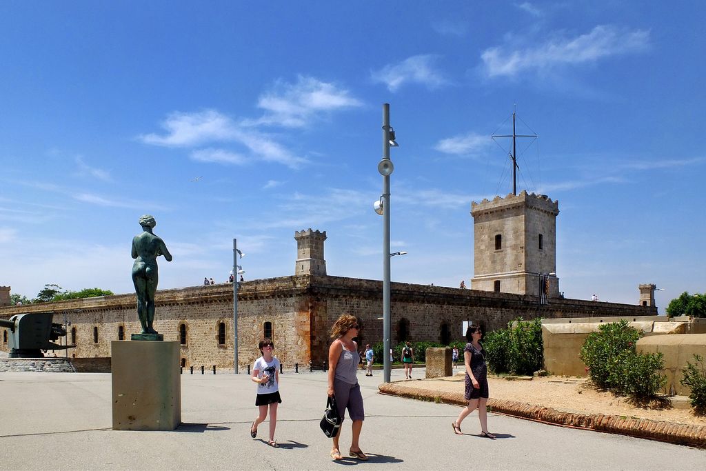 Castell de Montjuïc. Monument dedicat a Gaspar de Portolà