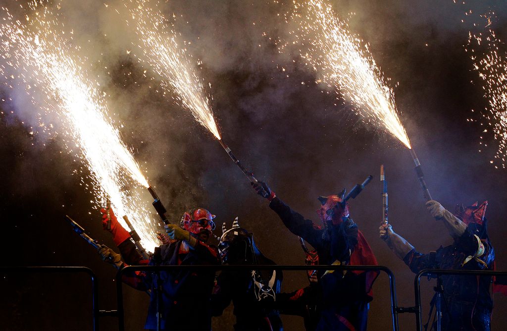 Festa de Cap d'Any 2015 a Montjuïc. Espectacle dels Diables