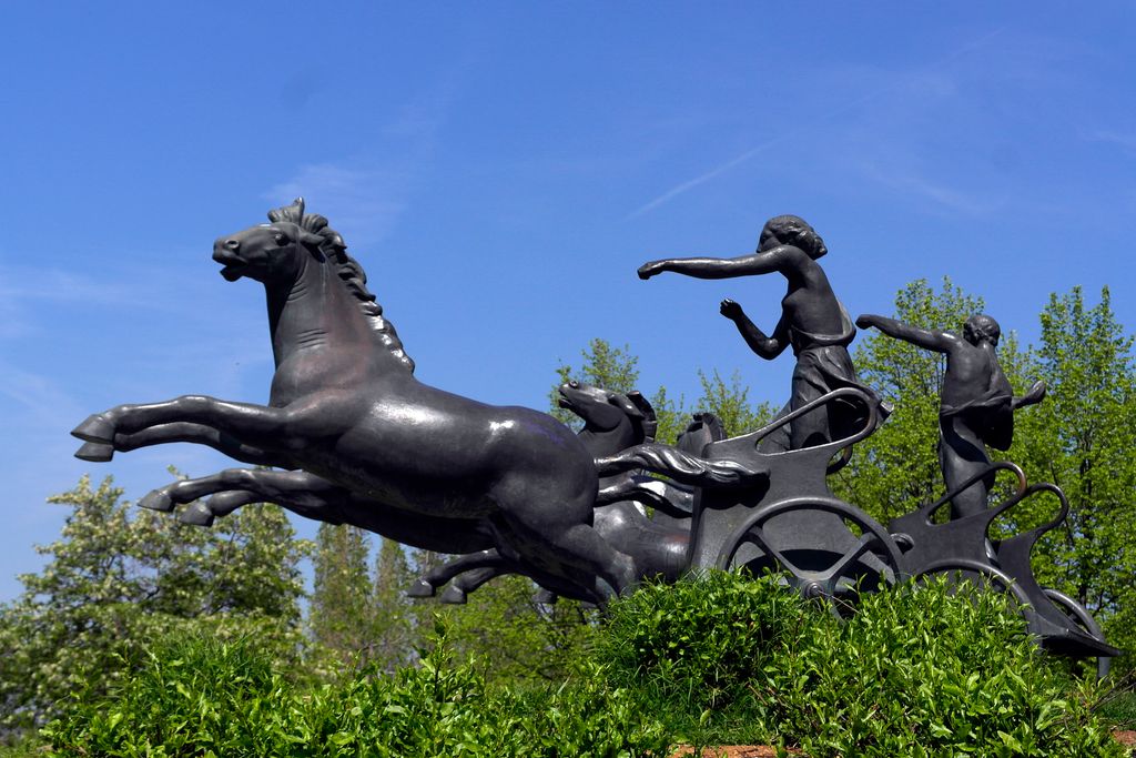 Parque de Can Dragó. Escultura Aurigues (aurigas), de Pablo Gargallo