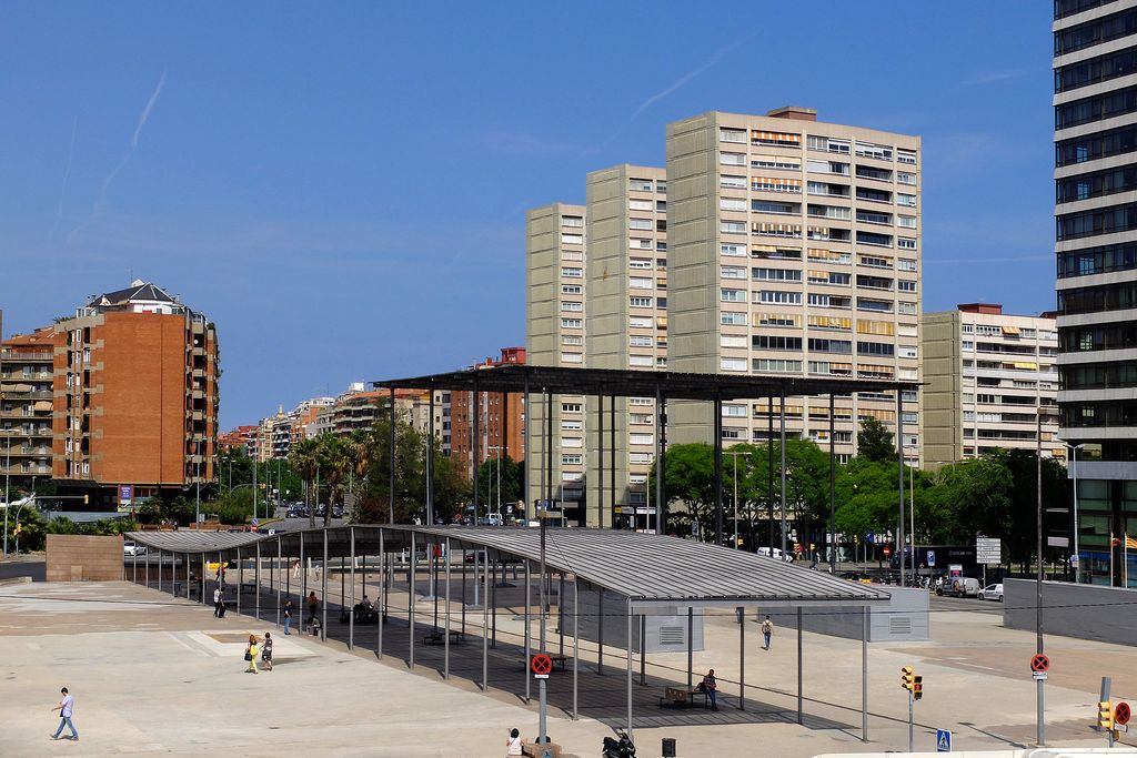 Plaça dels Països Catalans. Pèrgoles i cobertes