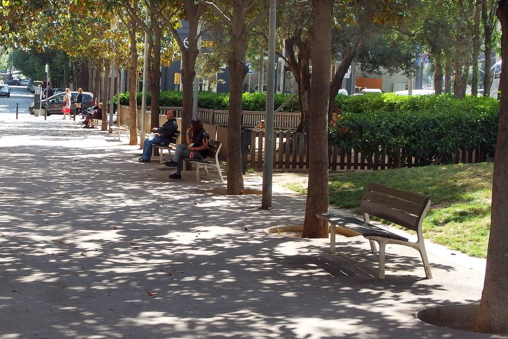 Carrer dels Enamorats. Zona de jocs infantils i passeig