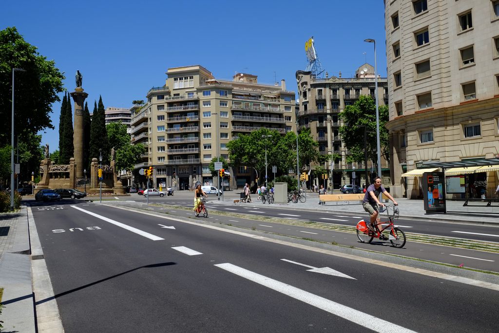 Passeig de Sant Joan. Carrils bici