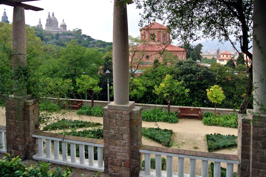 Teatre Grec. Jardins i vista sobre la ciutat des del mirador de la terrassa