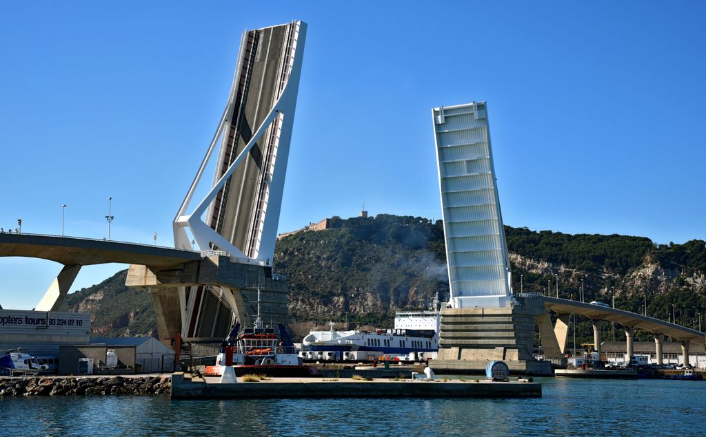 Pont d'Europa amb les plataformes elevades