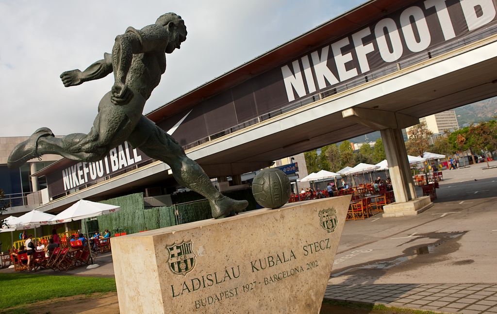 Escultura Ladislao Kubala Stecz de Montserrat García Rius