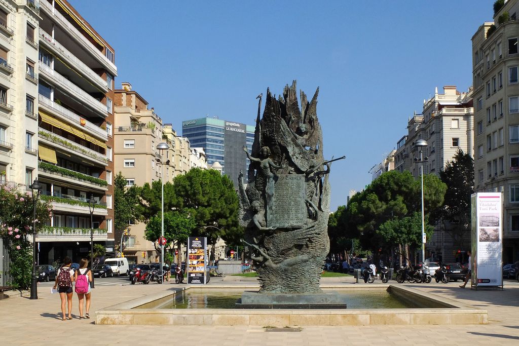 Turó Park. Escultura A Pau Casals, d'Apel·les Fenosa