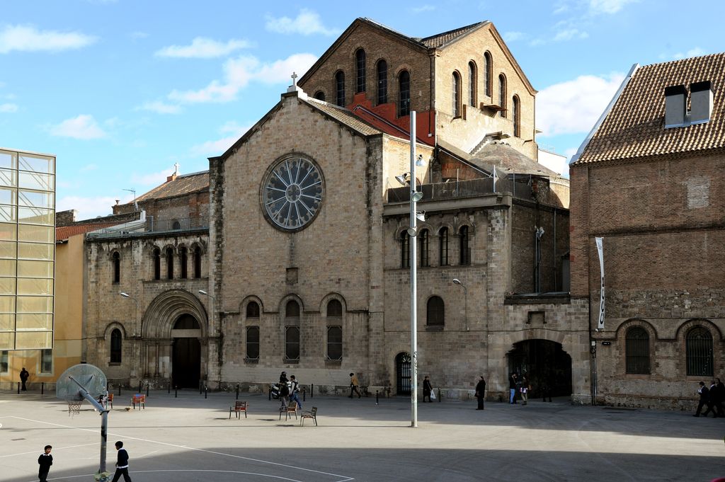 Casa de la Caritat. Església de Santa Maria de Montalegre
