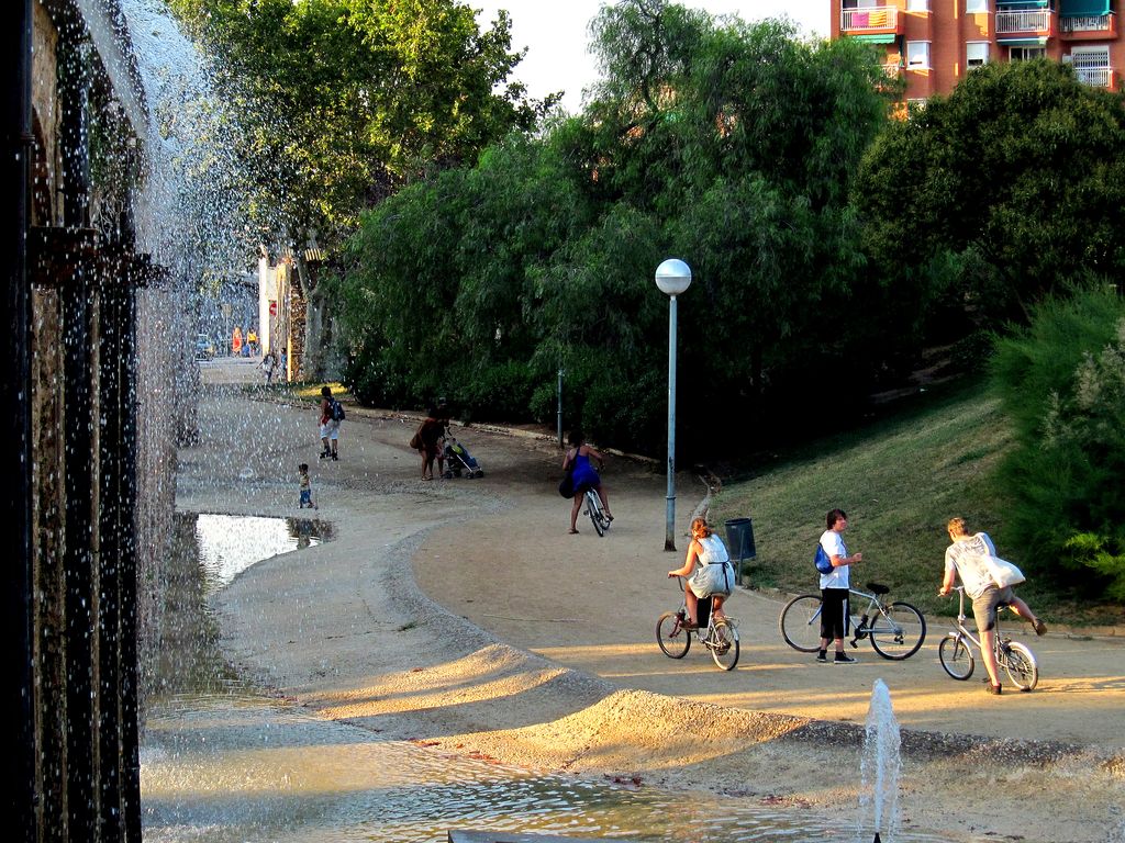 Parc del Clot. Font i camí