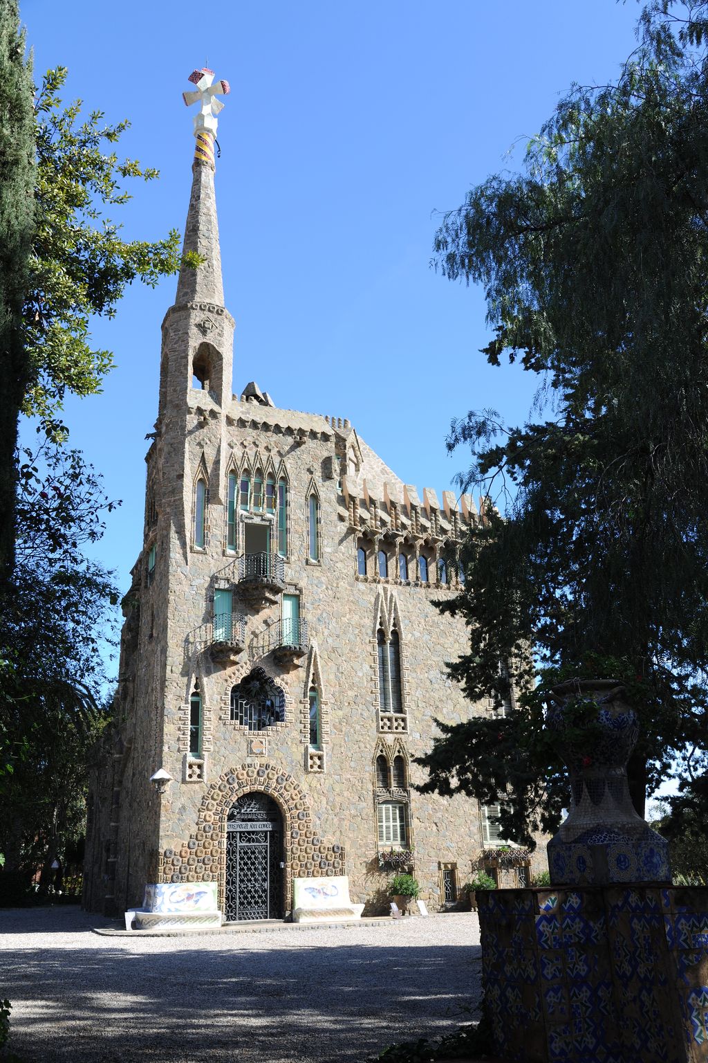 Torre Bellesguard - Casa Figueres. Edifici vist des del jardí